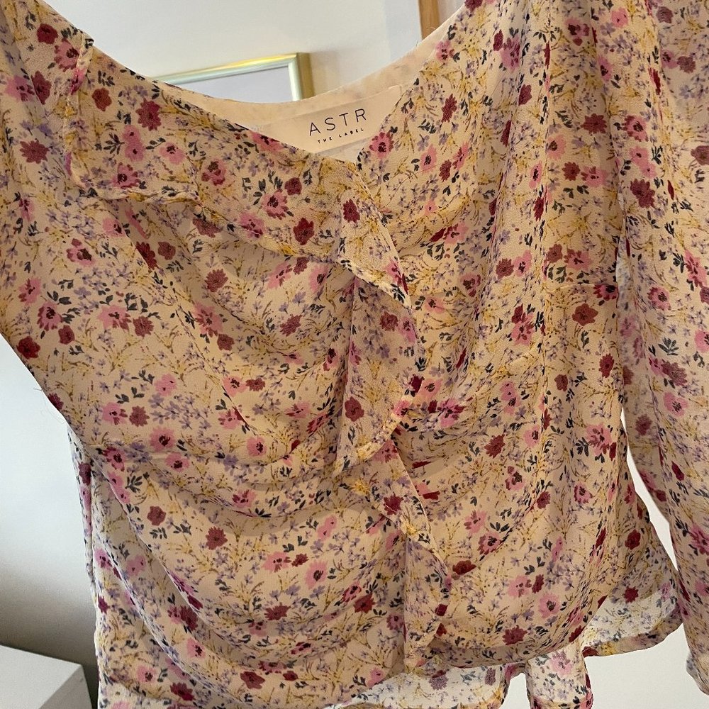 ASTR Floral Ruffle Blouse - Picture 7 of 10